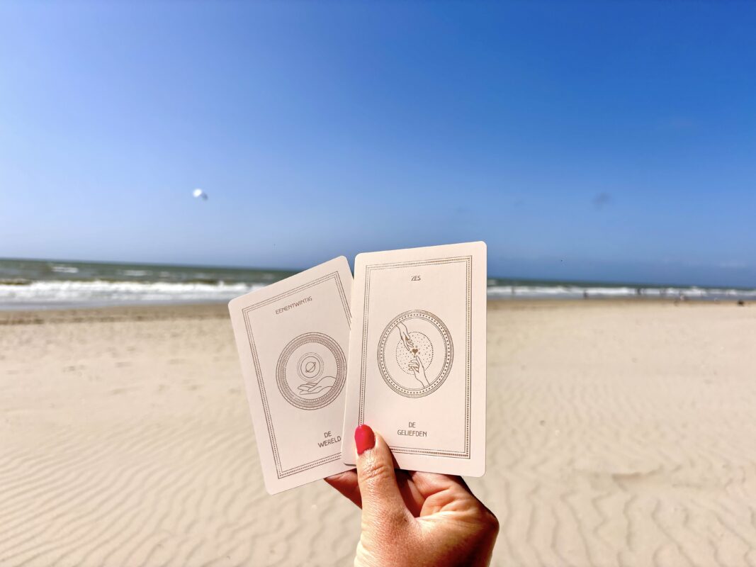 LE BOHO tarotset met astrologische symbolen en gouden accenten voor spirituele groei