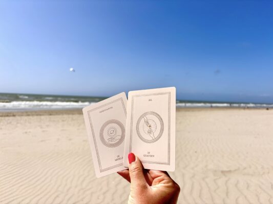 LE BOHO tarotset met astrologische symbolen en gouden accenten voor spirituele groei